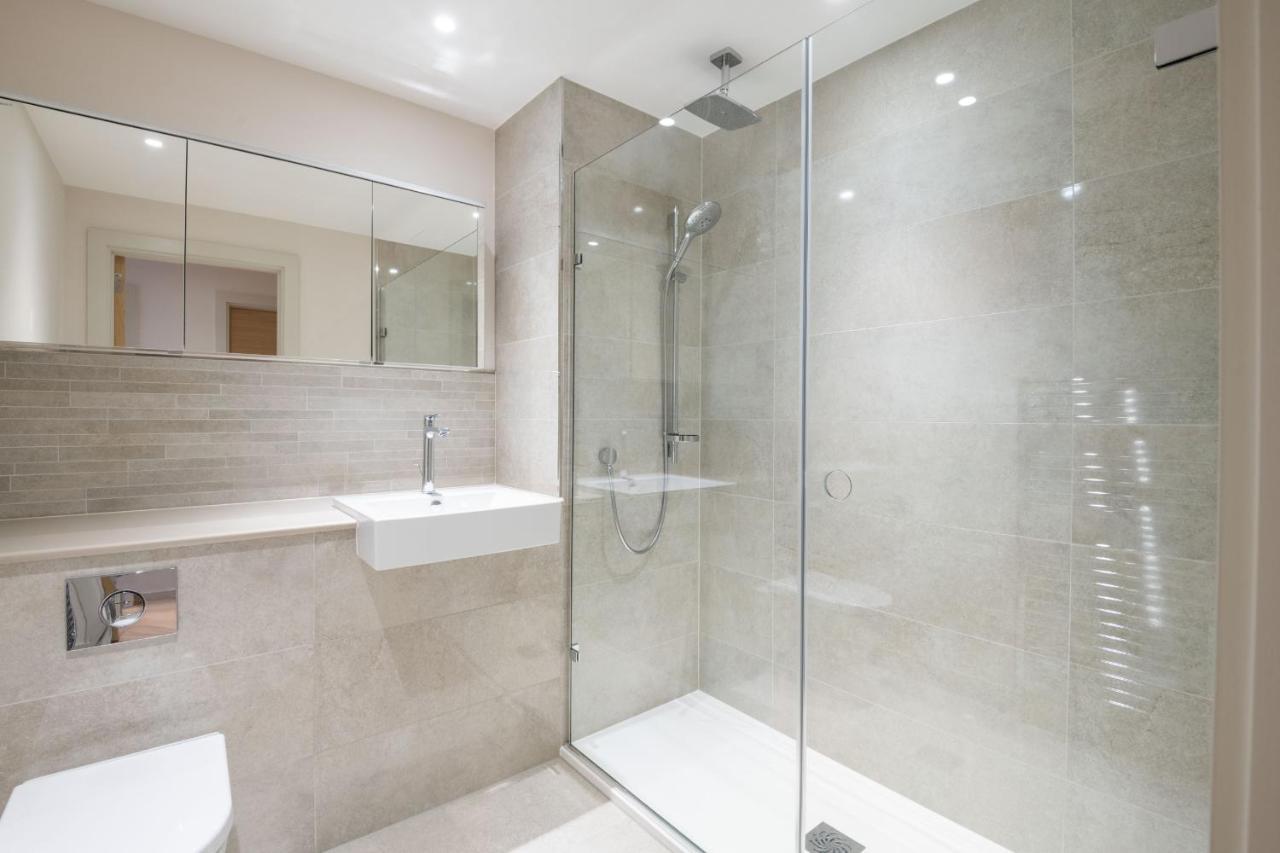 Modern Family Home Close To Victoria Station By Underthedoormat London Bagian luar foto