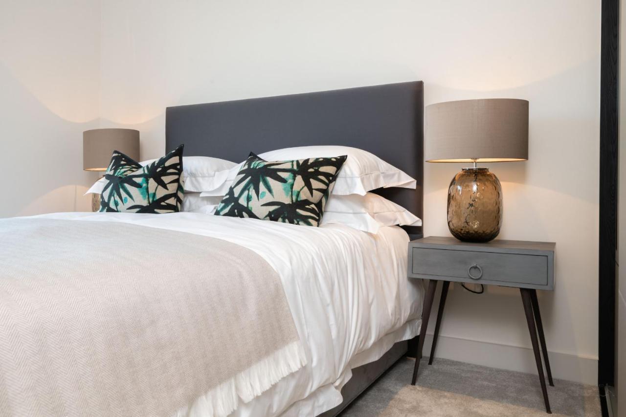 Modern Family Home Close To Victoria Station By Underthedoormat London Bagian luar foto