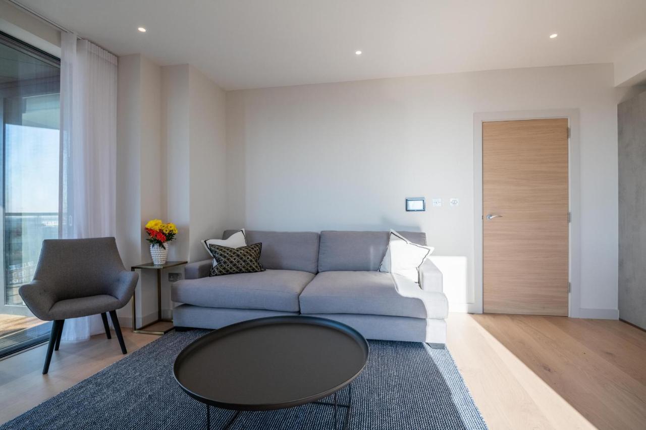 Modern Family Home Close To Victoria Station By Underthedoormat London Bagian luar foto
