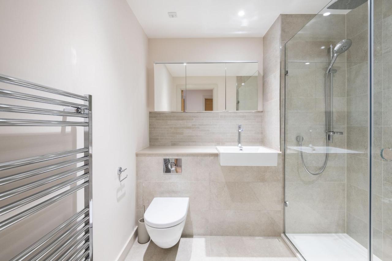 Modern Family Home Close To Victoria Station By Underthedoormat London Bagian luar foto