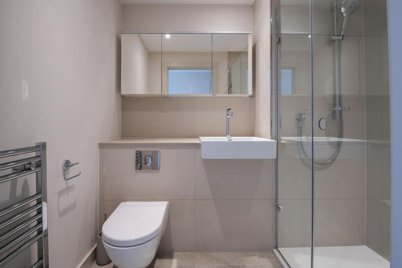 Modern Family Home Close To Victoria Station By Underthedoormat London Bagian luar foto