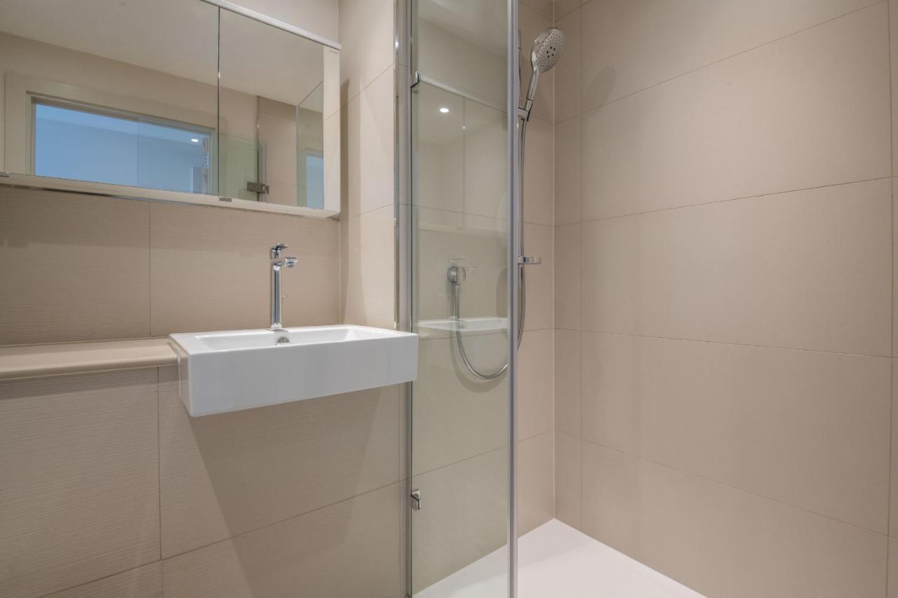 Modern Family Home Close To Victoria Station By Underthedoormat London Bagian luar foto